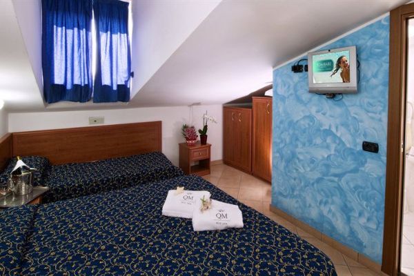 Hotel Queen Mary (Cattolica)